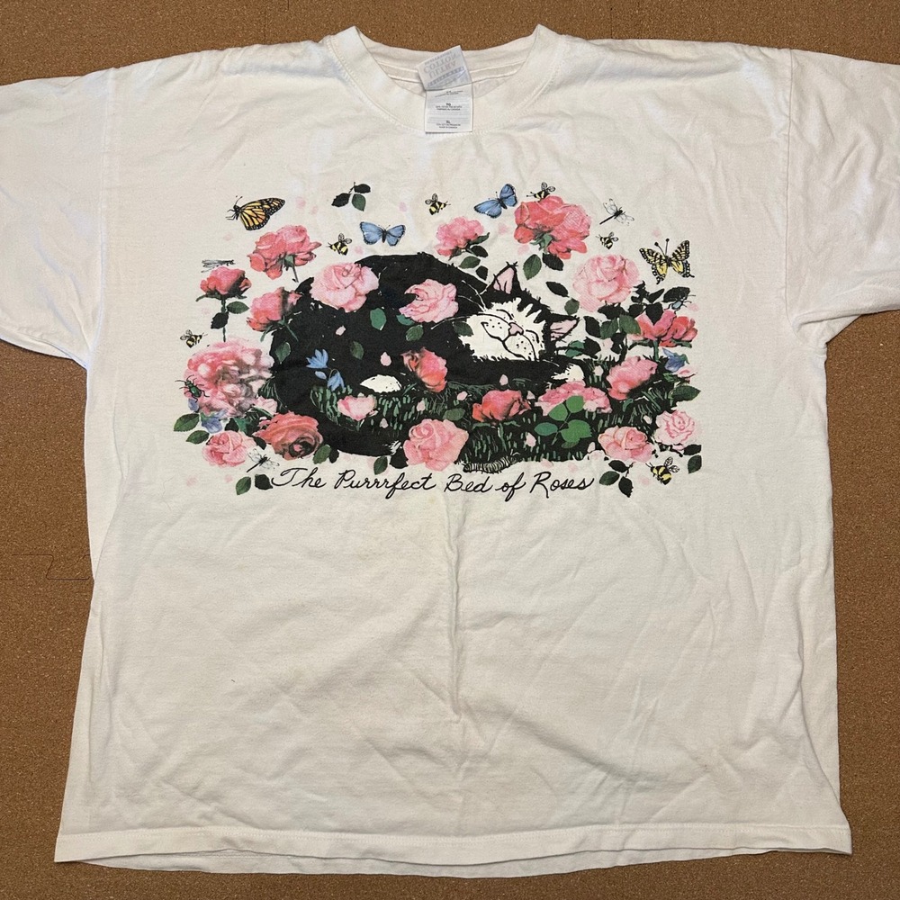 Gildan Graphic T-Shirt Unisex XL White Cat Bed of Roses Vintage Style Cotton